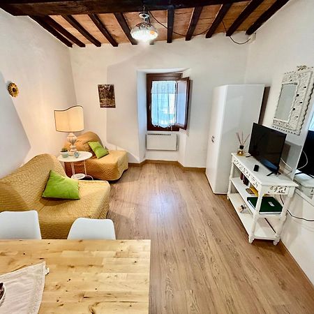 Red House Apartment Gubbio Exterior photo