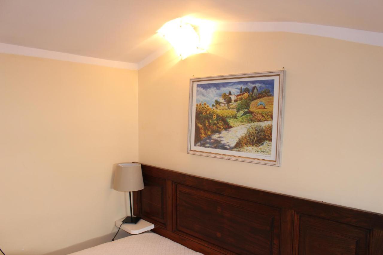 Red House Apartment Gubbio Exterior photo
