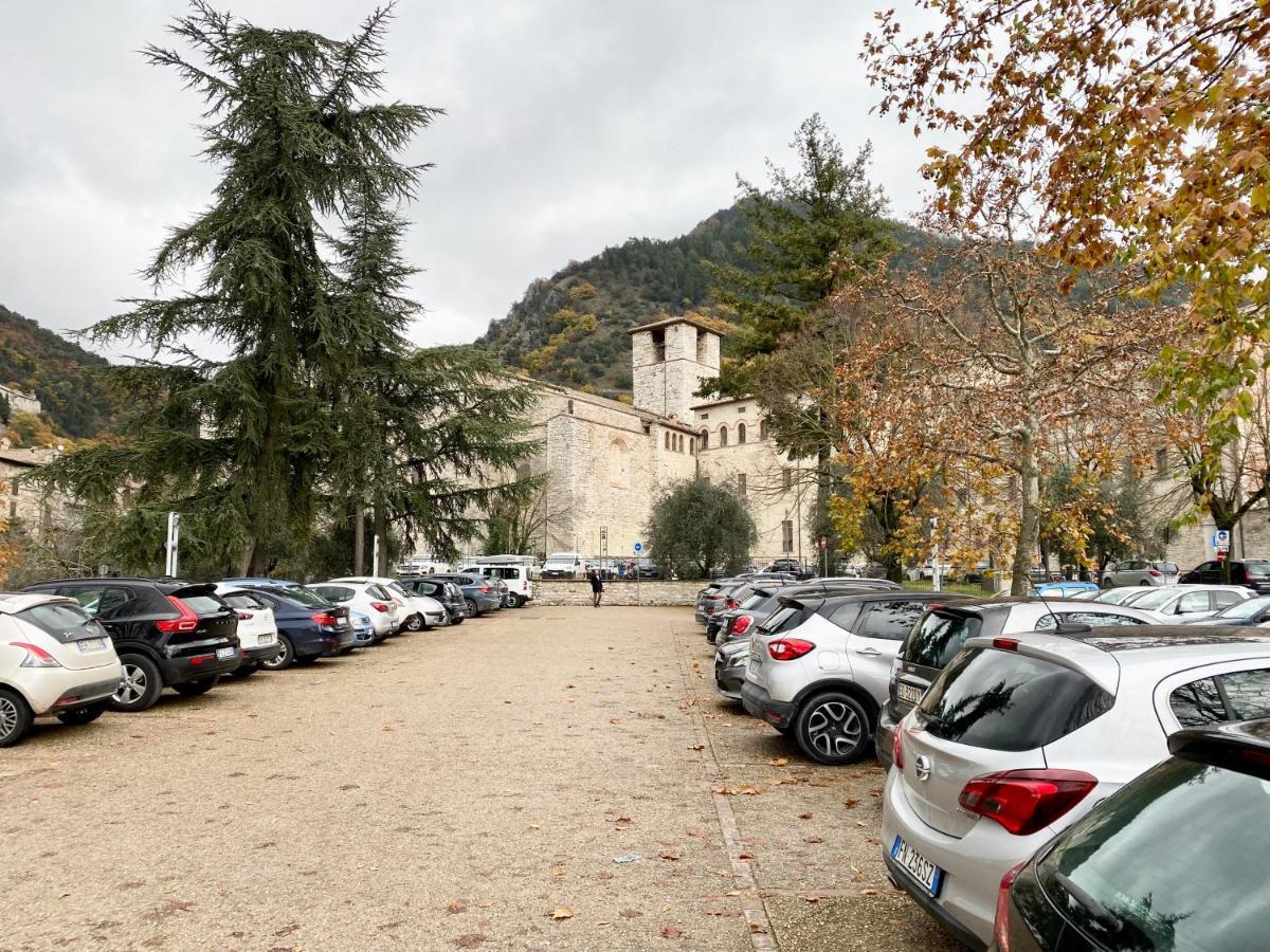 Red House Apartment Gubbio Exterior photo