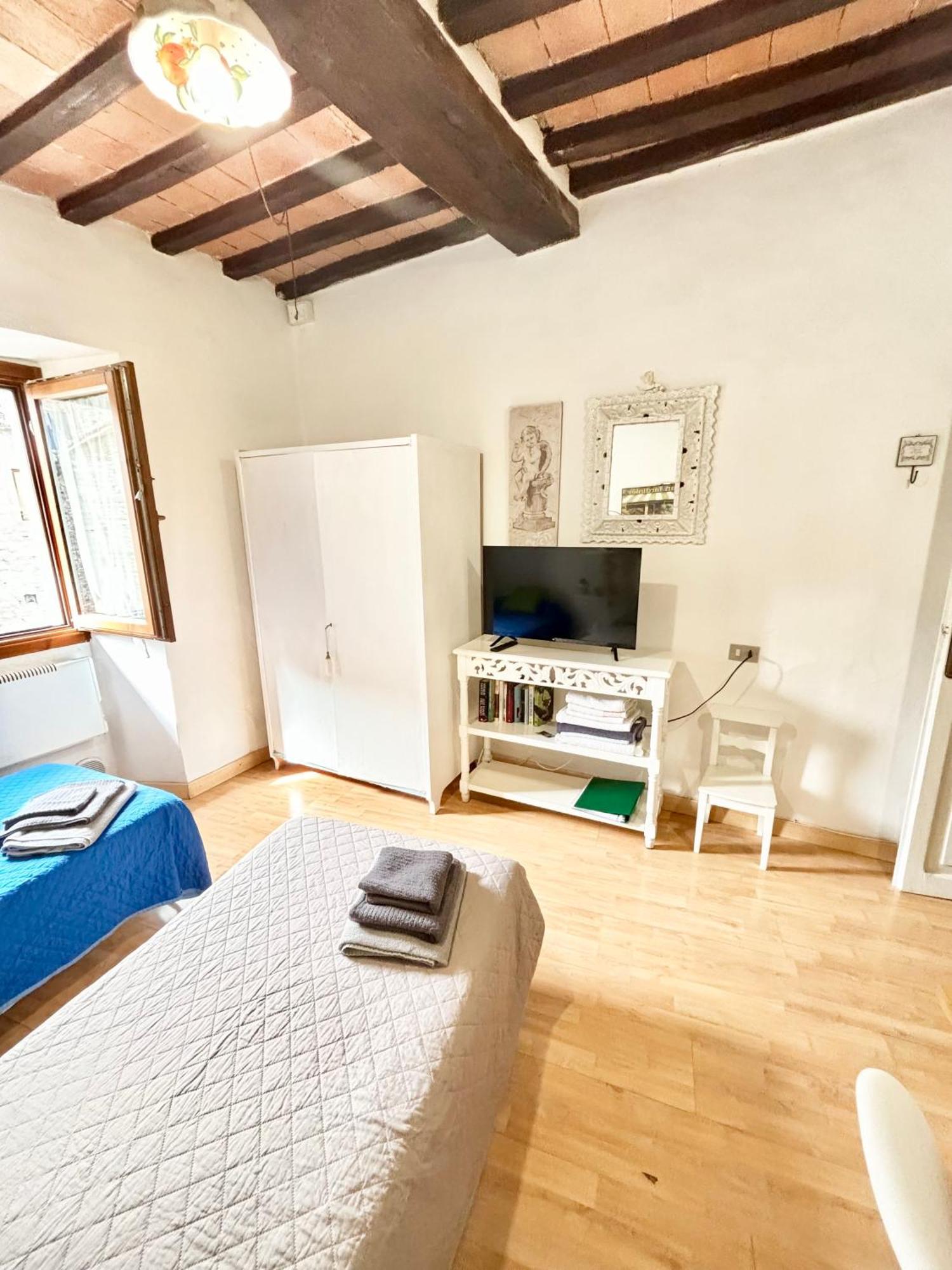 Red House Apartment Gubbio Exterior photo