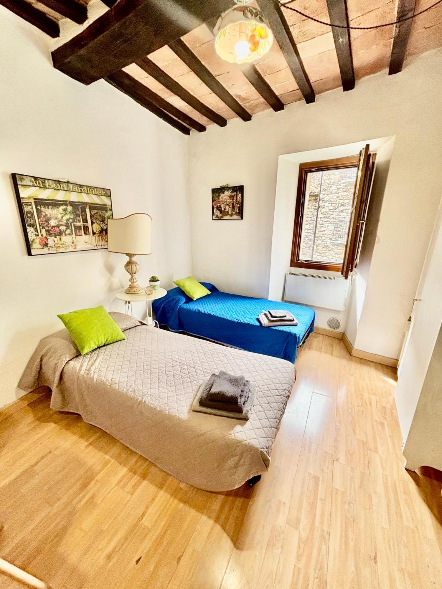 Red House Apartment Gubbio Exterior photo