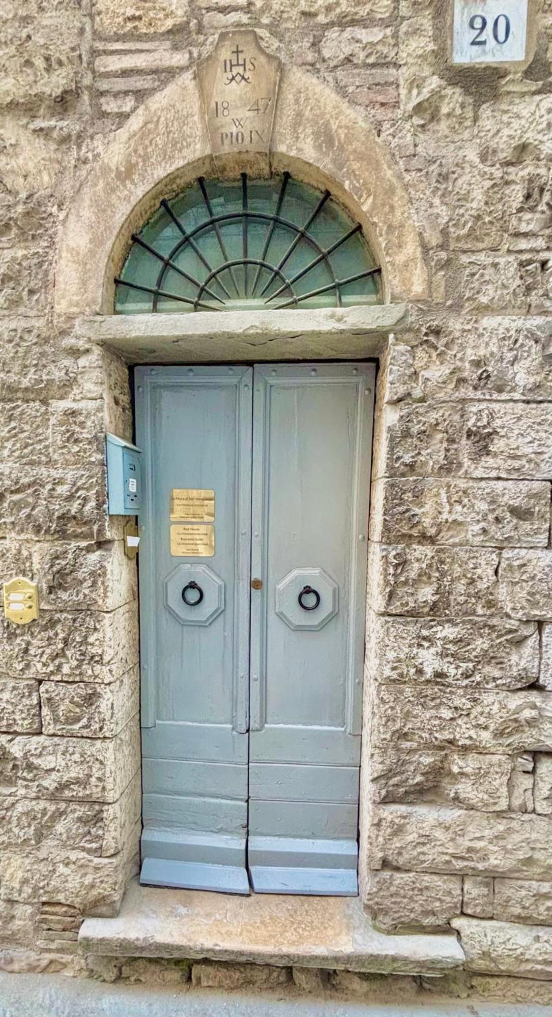 Red House Apartment Gubbio Exterior photo