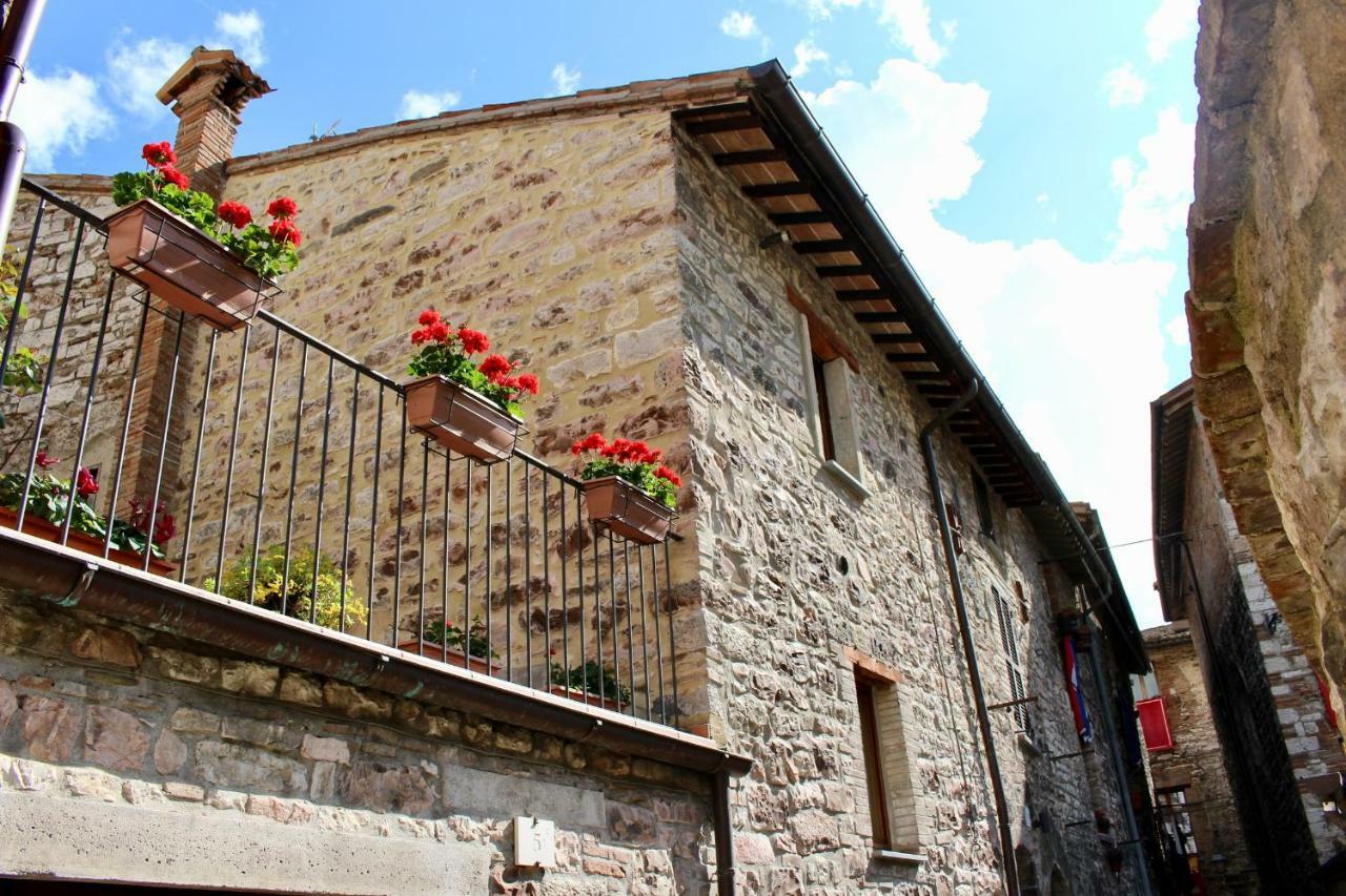 Red House Apartment Gubbio Exterior photo