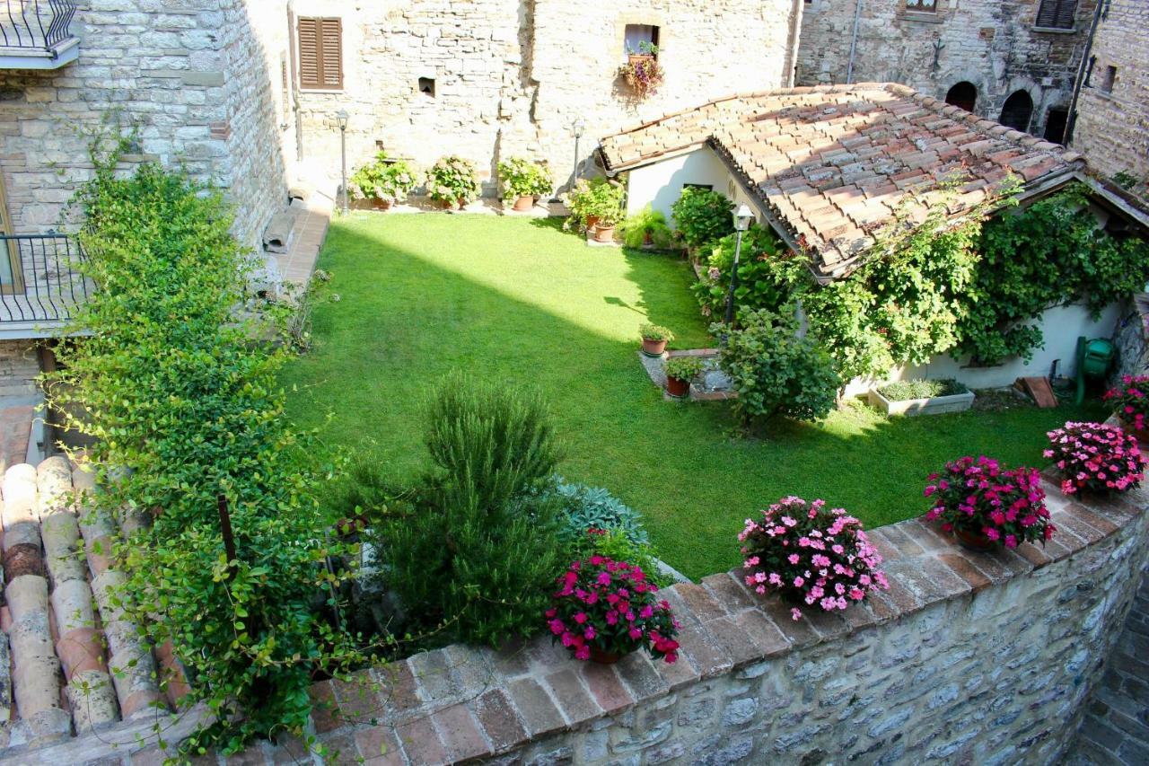 Red House Apartment Gubbio Exterior photo