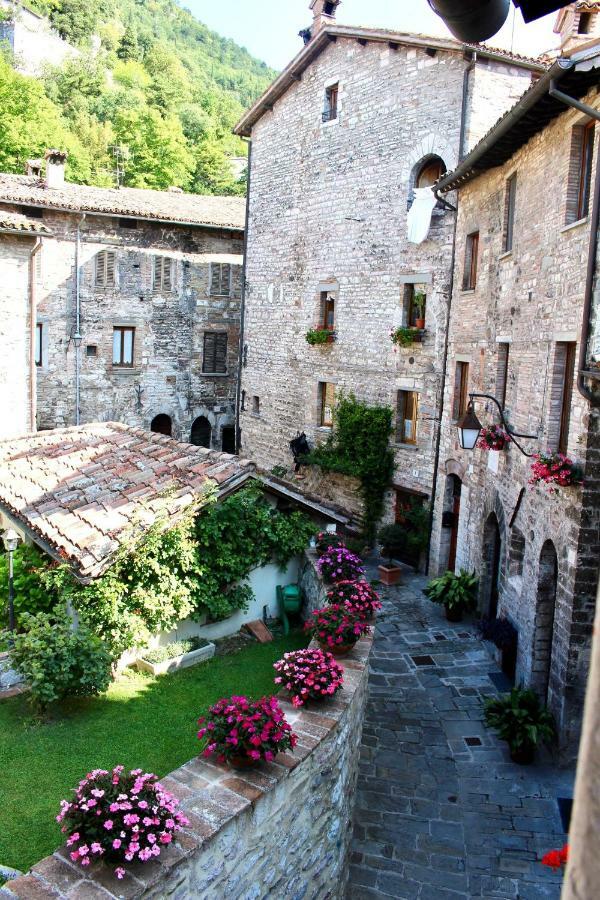 Red House Apartment Gubbio Exterior photo
