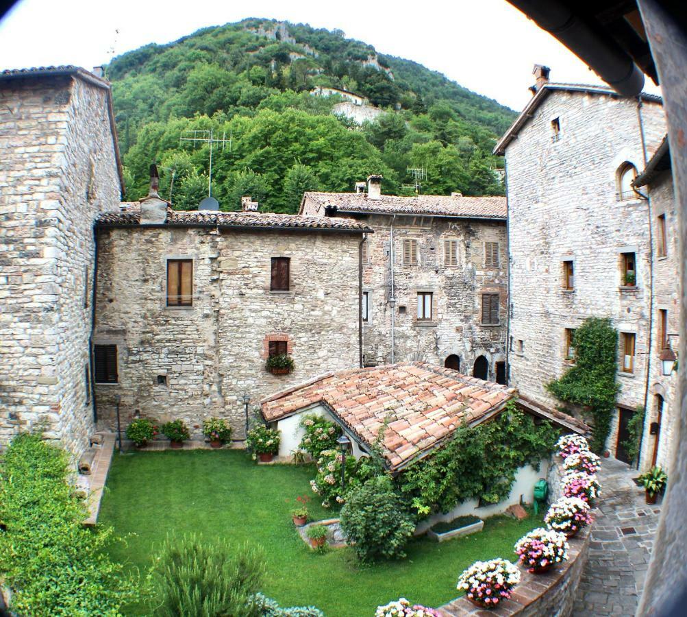 Red House Apartment Gubbio Exterior photo